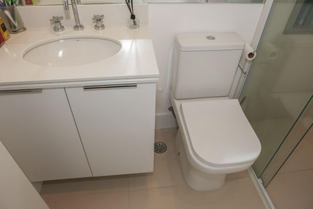 Apartamento à venda com 145m², 4 quartos e 3 vagas Apartamento à venda com 145m², 4 quartos e 3 vagasBanheiro da Suíte 2
