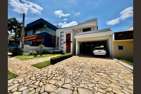 Casa de condomínio à venda com 205m², 3 quartos e 4 vagas