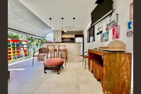 Casa de condomínio à venda com 205m², 3 quartos e 4 vagas