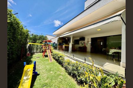 Casa de condomínio à venda com 205m², 3 quartos e 4 vagas