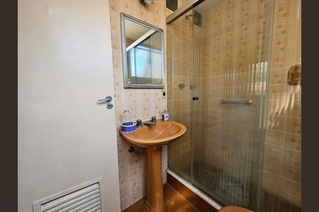 Apartamento à venda com 70m², 2 quartos e 1 vaga Apartamento à venda com 70m², 2 quartos e 1 vagaBanheiro da suíte