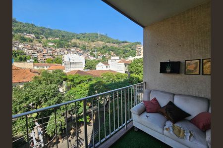 Apartamento à venda com 70m², 2 quartos e 1 vaga Apartamento à venda com 70m², 2 quartos e 1 vagaVaranda
