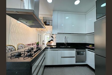 Casa de condomínio à venda com 241m², 4 quartos e 4 vagas