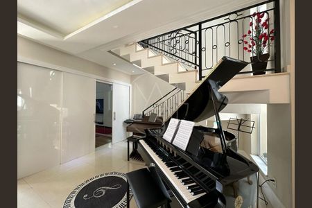Casa de condomínio à venda com 241m², 4 quartos e 4 vagas