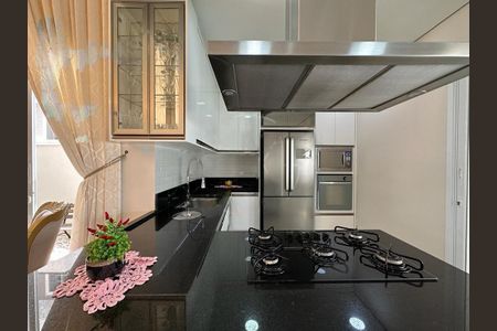 Casa de condomínio à venda com 241m², 4 quartos e 4 vagas