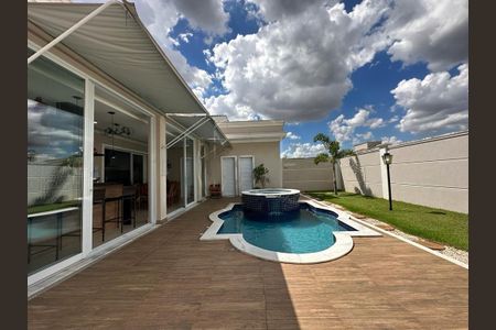 Casa de condomínio à venda com 241m², 4 quartos e 4 vagas
