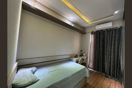 Casa de condomínio à venda com 241m², 4 quartos e 4 vagas