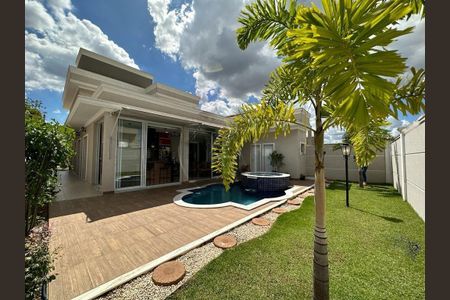 Casa de condomínio à venda com 241m², 4 quartos e 4 vagas