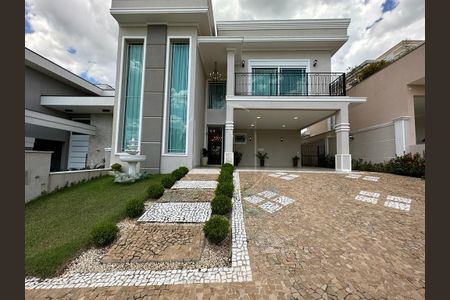 Casa de condomínio à venda com 241m², 4 quartos e 4 vagas