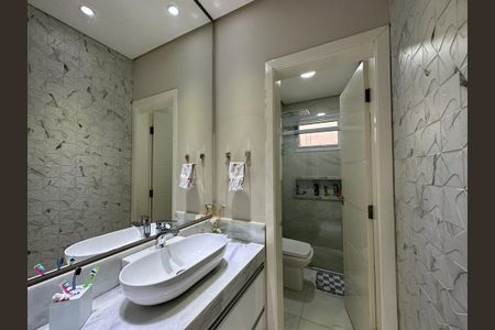 Casa de condomínio à venda com 241m², 4 quartos e 4 vagas