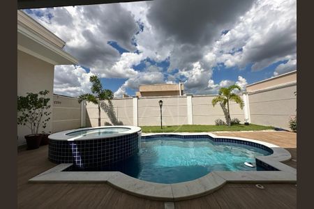 Casa de condomínio à venda com 241m², 4 quartos e 4 vagas