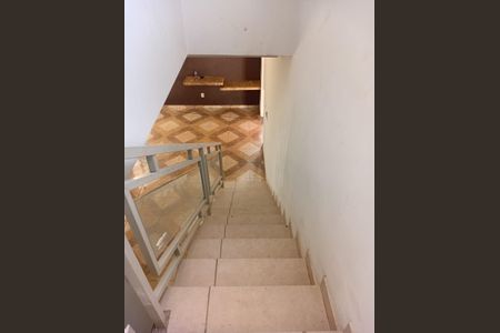 Casa para alugar com 184m², 4 quartos e 2 vagasEscada