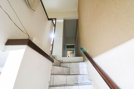 Casa para alugar com 200m², 3 quartos e 2 vagas Casa para alugar com 200m², 3 quartos e 2 vagasEscada