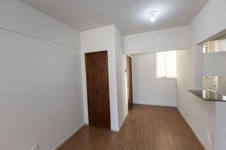 Sala 1 de apartamento para alugar com 2 quartos, 65m² em Santo Antônio, Belo Horizonte