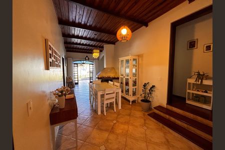 Casa à venda com 600m², 4 quartos e 6 vagas Casa à venda com 600m², 4 quartos e 6 vagasSala de Jantar