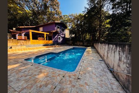 Casa à venda com 600m², 4 quartos e 6 vagas Casa à venda com 600m², 4 quartos e 6 vagasPiscina
