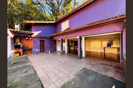 Casa à venda com 600m², 4 quartos e 6 vagas Casa à venda com 600m², 4 quartos e 6 vagasGaragem
