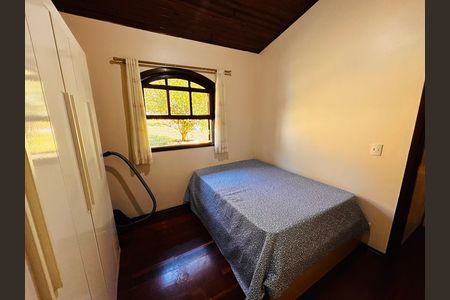 Casa à venda com 600m², 4 quartos e 6 vagas Casa à venda com 600m², 4 quartos e 6 vagasQuarto