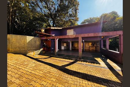 Casa à venda com 600m², 4 quartos e 6 vagas Casa à venda com 600m², 4 quartos e 6 vagasGaragem