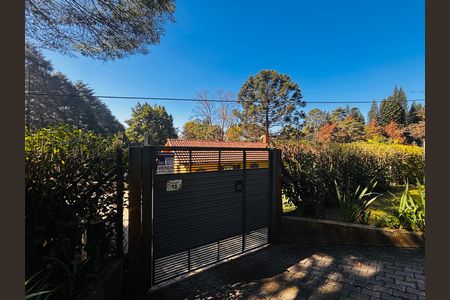 Casa à venda com 600m², 4 quartos e 6 vagas Casa à venda com 600m², 4 quartos e 6 vagasFachada