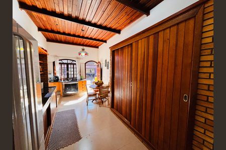 Casa à venda com 600m², 4 quartos e 6 vagas Casa à venda com 600m², 4 quartos e 6 vagasCozinha