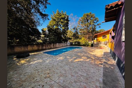 Casa à venda com 600m², 4 quartos e 6 vagas Casa à venda com 600m², 4 quartos e 6 vagasPiscina