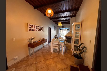 Casa à venda com 600m², 4 quartos e 6 vagas Casa à venda com 600m², 4 quartos e 6 vagasSala de Jantar