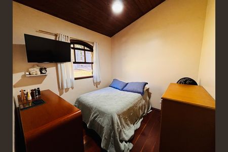 Casa à venda com 600m², 4 quartos e 6 vagas Casa à venda com 600m², 4 quartos e 6 vagasQuarto