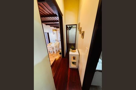 Casa à venda com 600m², 4 quartos e 6 vagas Casa à venda com 600m², 4 quartos e 6 vagasCorredor quarto