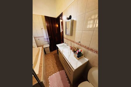 Banheiro de casa à venda com 4 quartos, 500m² em Portal da Serra, Barueri