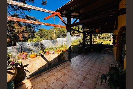 Casa à venda com 600m², 4 quartos e 6 vagas Casa à venda com 600m², 4 quartos e 6 vagasÁrea