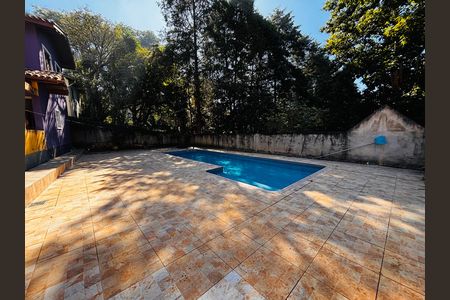 Casa à venda com 600m², 4 quartos e 6 vagas Casa à venda com 600m², 4 quartos e 6 vagasPiscina