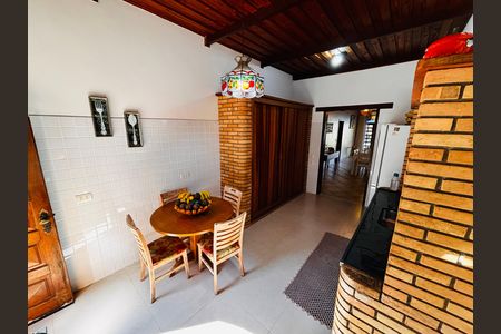 Casa à venda com 600m², 4 quartos e 6 vagas Casa à venda com 600m², 4 quartos e 6 vagasCozinha