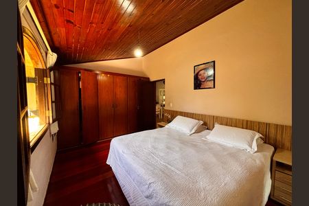 Casa à venda com 600m², 4 quartos e 6 vagas Casa à venda com 600m², 4 quartos e 6 vagasSuíte 2