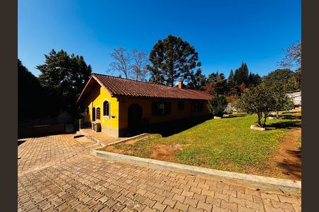 Casa à venda com 600m², 4 quartos e 6 vagas Casa à venda com 600m², 4 quartos e 6 vagasFachada