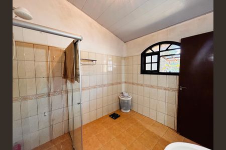 Casa à venda com 600m², 4 quartos e 6 vagas Casa à venda com 600m², 4 quartos e 6 vagasBanheiro suíte 1