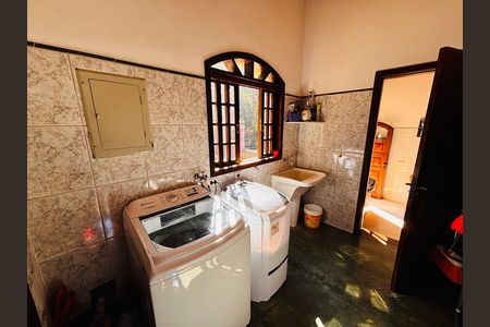 Casa à venda com 600m², 4 quartos e 6 vagas Casa à venda com 600m², 4 quartos e 6 vagasLavanderia