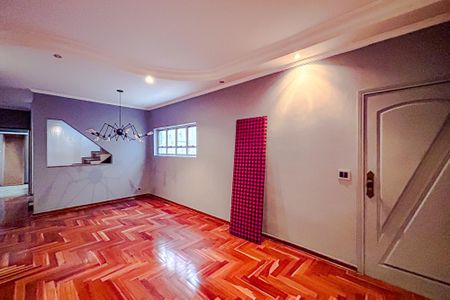 Casa para alugar com 150m², 3 quartos e 2 vagasSala