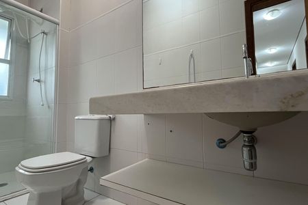 Casa para alugar com 166m², 3 quartos e 4 vagas Casa para alugar com 166m², 3 quartos e 4 vagasBanheiro