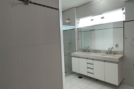 Casa para alugar com 166m², 3 quartos e 4 vagas Casa para alugar com 166m², 3 quartos e 4 vagasBanheiro da Suite