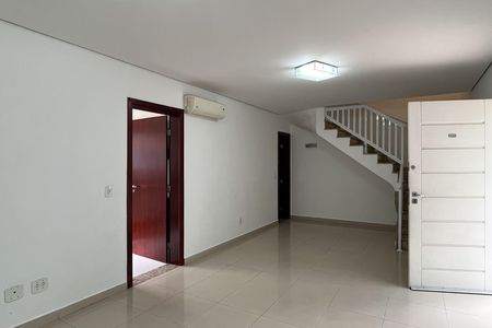 Casa para alugar com 166m², 3 quartos e 4 vagas Casa para alugar com 166m², 3 quartos e 4 vagasSala