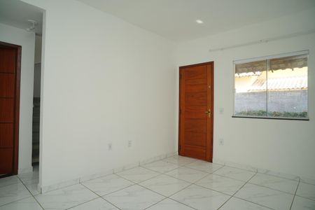 Sala de casa para alugar com 2 quartos, 70m² em Parque Nanci, Maricá