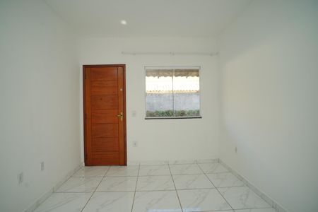 Sala de casa para alugar com 2 quartos, 70m² em Parque Nanci, Maricá