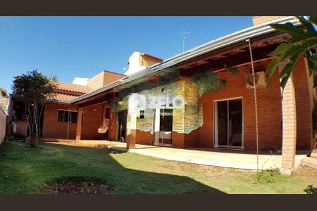Casa à venda com 169m², 3 quartos e 4 vagas Casa à venda com 169m², 3 quartos e 4 vagasFoto 01
