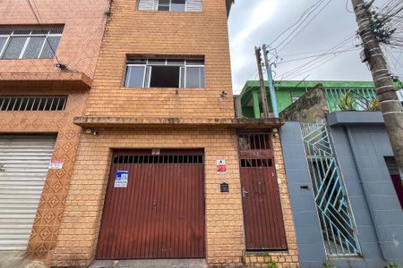Casa para alugar com 450m², 3 quartos e 3 vagas Casa para alugar com 450m², 3 quartos e 3 vagasFachada