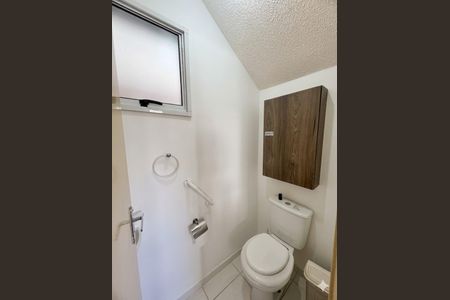 Banheiro de casa de condomínio à venda com 3 quartos, 100m² em Igara, Canoas