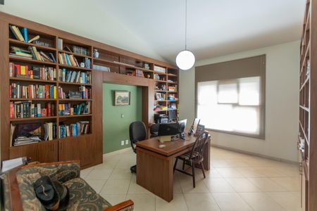 Casa de condomínio à venda com 630m², 6 quartos e 8 vagasEscritório