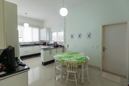 Casa de condomínio à venda com 630m², 6 quartos e 8 vagasCozinha