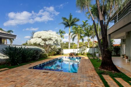 Casa de condomínio à venda com 630m², 6 quartos e 8 vagasQuintal