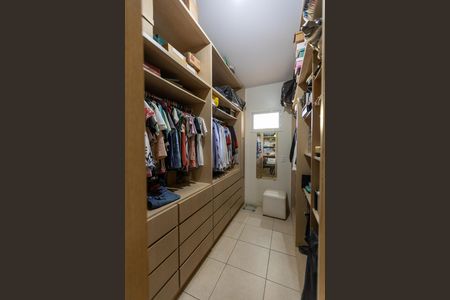 Casa de condomínio à venda com 630m², 6 quartos e 8 vagasCloset da Suíte 3